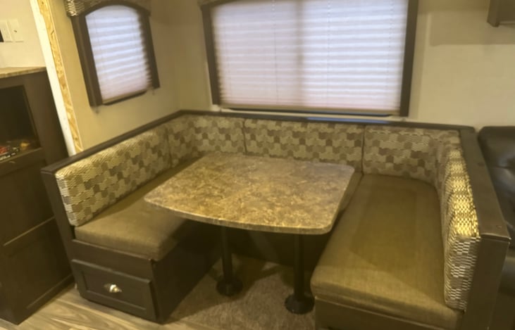 Dinenette with space to seat multiple people