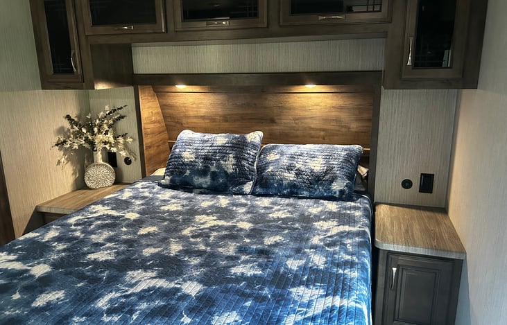Master Bedroom with Queen size bed