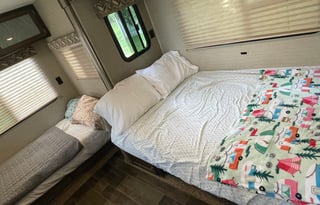 Homey Away From Home - Family Friendly and Cozy