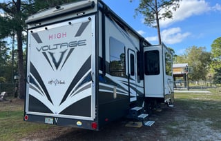 2018 Dutchmen RV Voltage V3005