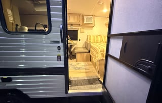 2025 KEYSTONE COLEMAN 17B TRAVEL TRAILER