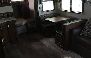 Fully Stocked 5th wheel KZ Durango 3 Queen Beds