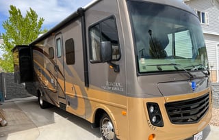 Holiday Rambler Admiral 32V