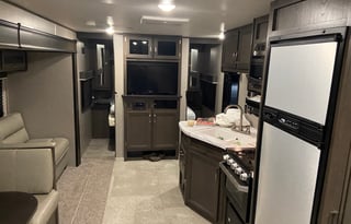 Travel Trailer: Sleeps 8, AC, Slide Out, TV, more!