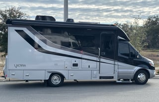 2023 Renegade Vienna 25VRML, Mercedes 3500 Chassis