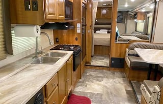 This Classy Class C is Clean, Comfortable & Cozy!