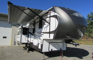 ***Get your Glamping on in this  Luxury 2015 Crossroads Cameo ***