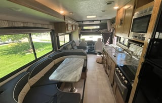 Family Fun-mobile -2021 Coachmen Leprechaun 319MB