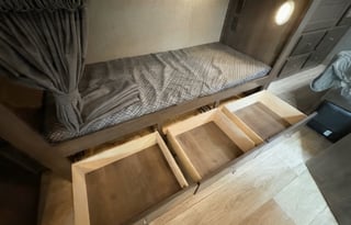 Kid's-Dream| Bunk Beds + 2 Queens + Outdoor Shower