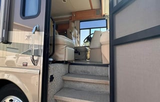 2005 Winnebago Journey 36M