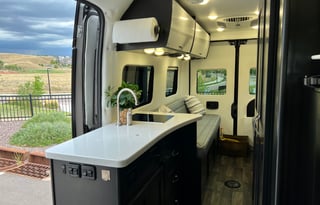 2020 Regency National Traveler FULL OFF-GRID