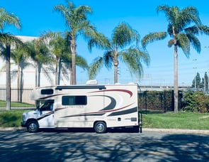 Coachmen RV Leprechaun 210QB Ford 350