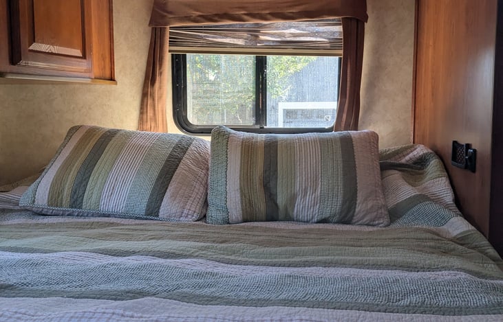 Super comfy CalKing bed with quilts and sheets