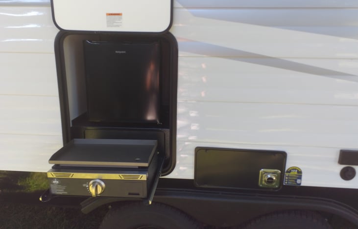 Griddle is small, has not been used yet. Gas line provided but needs to be removed for side door to completely close. Easy connect/disconnect