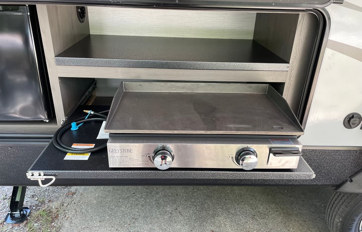 Outdoor kitchen griddle