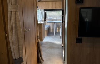 24' Airstream Trade Wind 25FB w/ Queen+rear Hatch