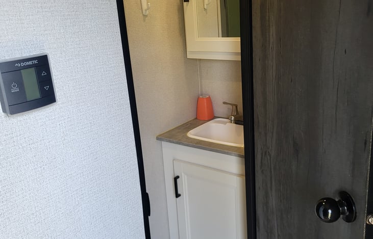 Bathroom sink/mirror