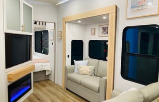 Brand New Beautiful Alliance 5th Wheel 2 Bedrooms
