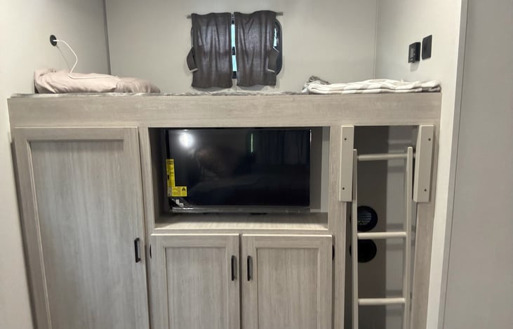 Tv in the back bunks.