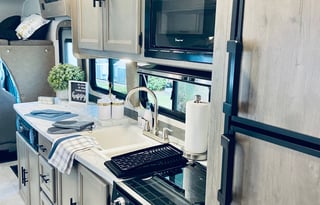 2021 RESORT STYLE RV LIVING !  32 FT Coachman Freelander