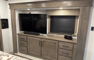 Ricky Riverstone Luxury 2 bed1.5 bath Washer&Dryer