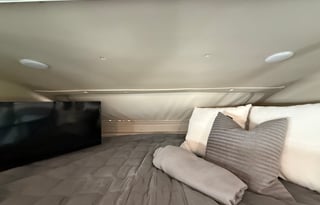 2022 Entegra Odyssey 31F–Sleeps 10, Wifi, Loaded