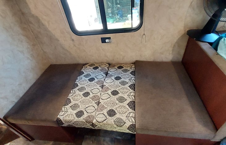 Dinette converts to additional bed