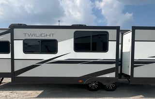 2021 Cruiser Twilight Signature TWS 3300