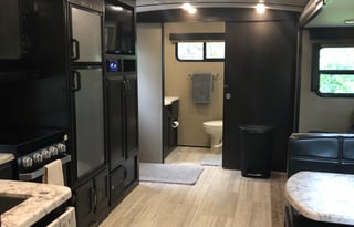 Couples Luxury RV Retreat – Pet-Friendly