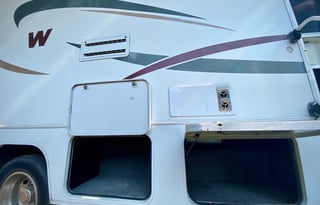 Updated 2009 Winnebago Chalet Chalet 30RB