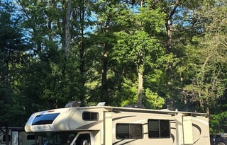 Family Fun-mobile -2021 Coachmen Leprechaun 319MB