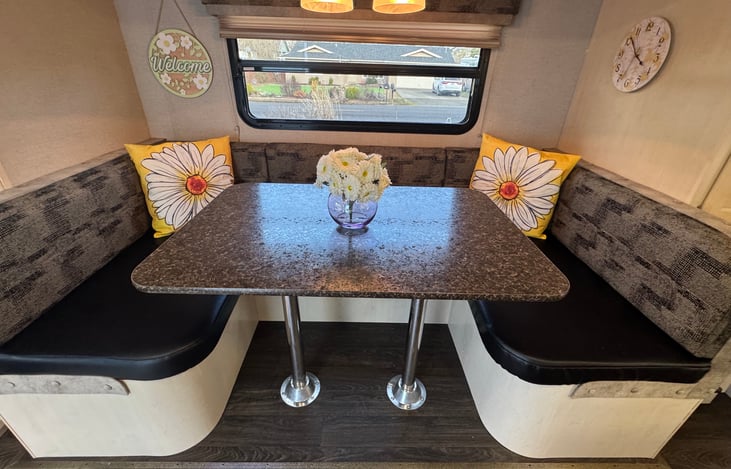 DINETTE MAKES INT LARGE BED