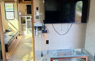 2015 Spacious Carbon Toy Hauler sleeps 8