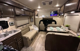 *NEW*2018 Thor "Wendy" RV - Sleeps up to 10 guests