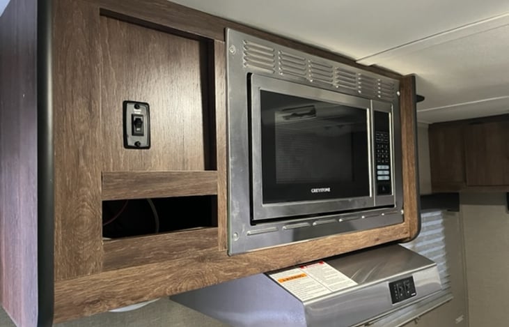 Microwave Oven, works only when you can plug in