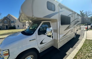 2021 Winnebago Spirit 26T couple & small family