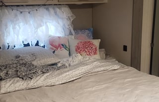 2022 Coachmen Legacy Edition 37 ft 303RKDS