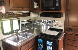 31' Spacious - 6 person RV for Children & Pets 8-)