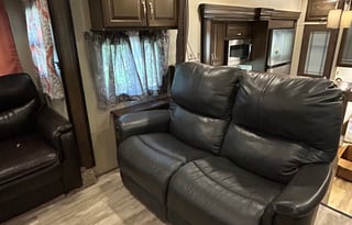 Stationary cozy couples Ozark getaway retreat