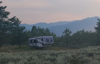 NEW 5TH WHEEL CAMPER WITH ROOM FOR EVERYONE!
