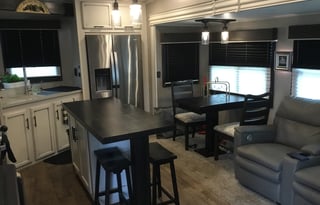 Prince RV Castle  /2020 Jayco Eagle 319MLOK