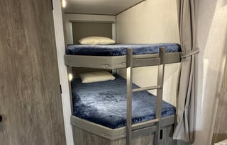 2022 Forest River Wildwood HG Hyper-Lyte 26BHHL