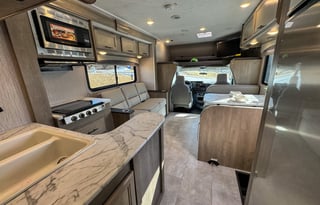 Freelander Luxury Bunk Class C