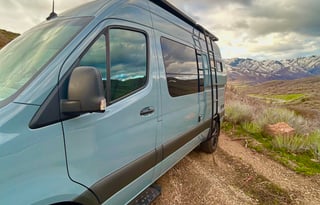 Storyteller Overland 4x4 Stealth Mode