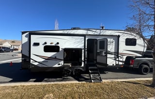 Gill Family RV 5th wheel