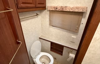 2004 Winnebago Adventurer 38N