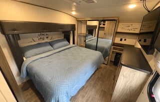 2022 Cherokee Arctic Wolf 3660 Suite