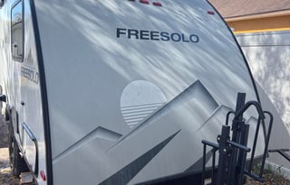 2022 Free Solo | Cozy Lightweight Sleeps 4