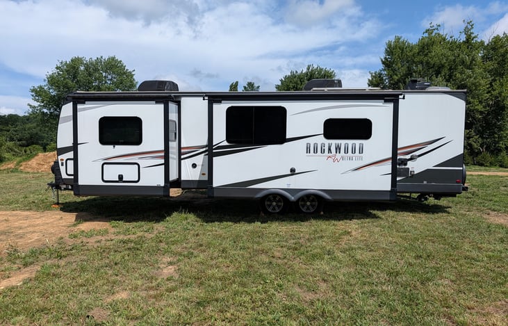 Luxury 35ft Rockwood Ultra Lite! Features dual slides, comfy recliners, private Queen suite with reading nook, full kitchen & outdoor grill setup. Windows throughout. Perfect glamping for up to 3!
