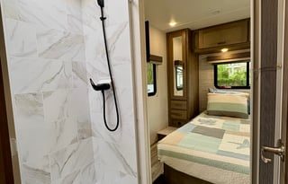 RV Queen's "Betty" 2025 Conquest Sleeps 6 *NEW*